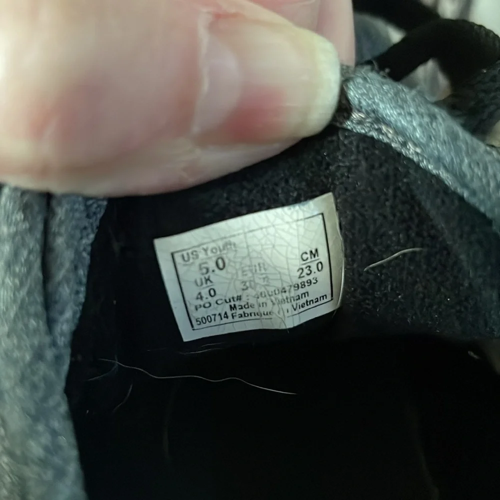 VANS SNEAKERS GREY SIZE 5 Youth